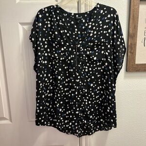 Torrid Size 1 Quarter Zip Polka Dot Blouse